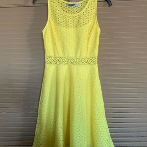 Bailey Blue like new yellow lace dress with side zipper size medium